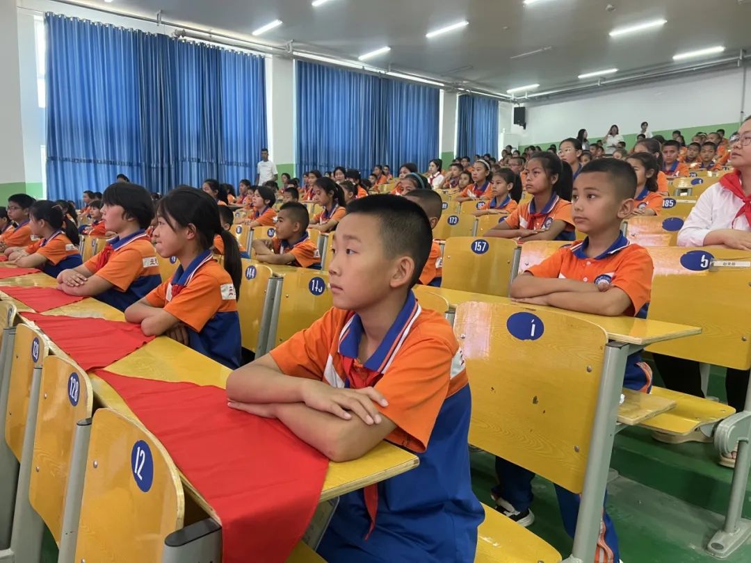 【万达小学·红领巾】冀疆少年手拉手 高举队旗跟党走————一年级新队员入队仪式 第34张 【万达小学·红领巾】冀疆少年手拉手 高举队旗跟党走————一年级新队员入队仪式 第34张