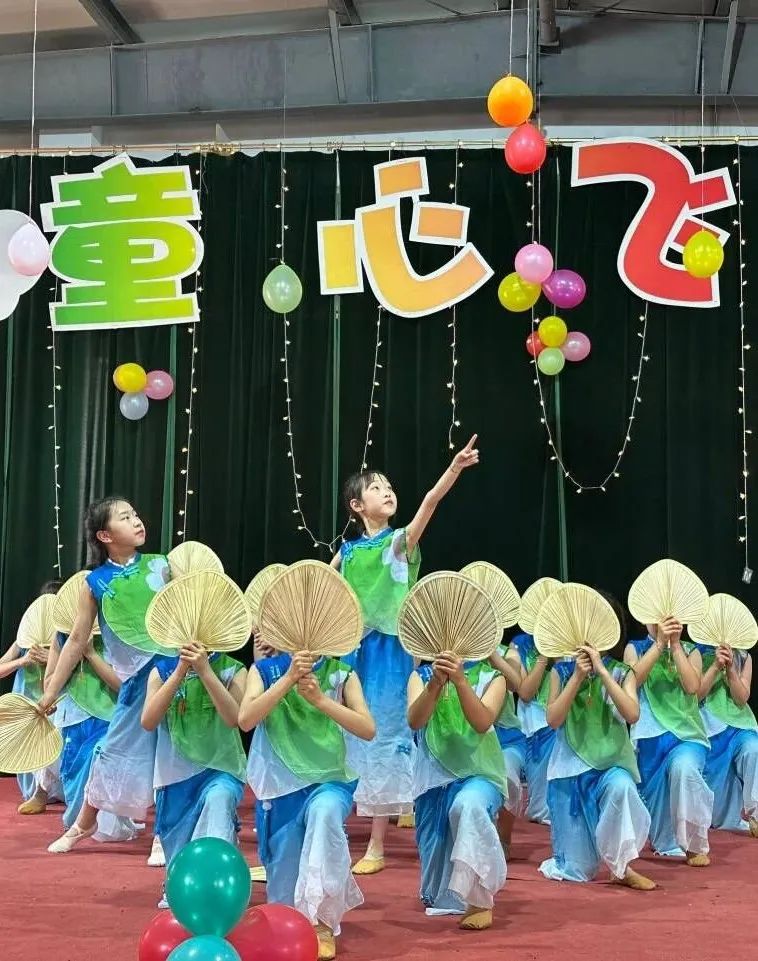 【石屏小学 情感德育】爱心企业家、乒乓球著名教练与石屏小学师生同庆“六一”暨少年宫成果展示、石榴读书节闭幕式文艺汇演活动 第86张