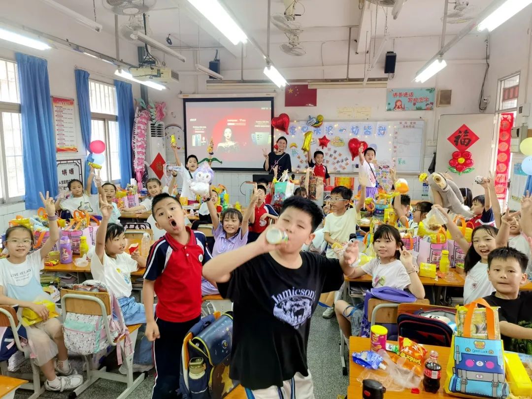 【幸福桂园】桂园小学六一儿童节:爱心义卖与美食嘉年华展现童心大爱 第29张 【幸福桂园】桂园小学六一儿童节:爱心义卖与美食嘉年华展现童心大爱 第29张