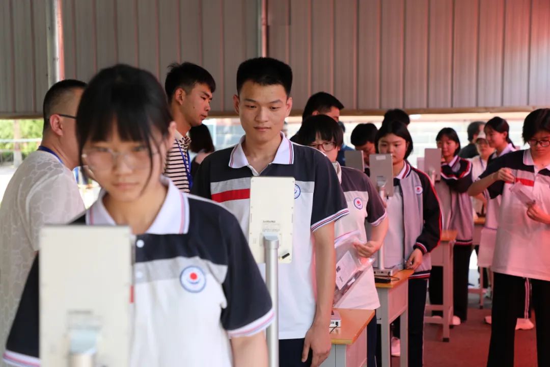 【2024高考●韶华逐梦 中华有我】 系列之精益统筹 我校举行2024高考仿真模拟考试 第3张 【2024高考●韶华逐梦 中华有我】 系列之精益统筹 我校举行2024高考仿真模拟考试 第3张