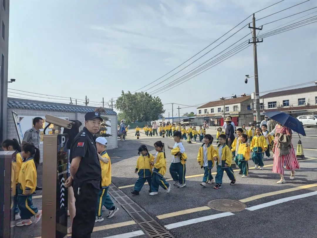 【学前教育宣传月】走进小学 快乐体验——阜宁县施庄中心幼儿园大班年级组走进小学实践活动 第10张 【学前教育宣传月】走进小学 快乐体验——阜宁县施庄中心幼儿园大班年级组走进小学实践活动 第10张