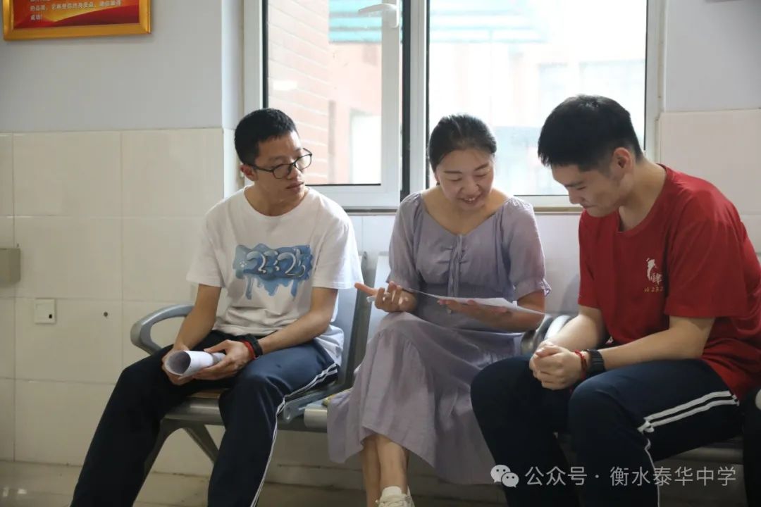 高考冲刺进行时!衡水泰华中学高三复习部教师全程陪伴答疑解惑 第22张