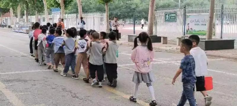 “探秘小学 快乐衔接”---德城区乾城尊府幼儿园幼小衔接活动之参观小学 第11张