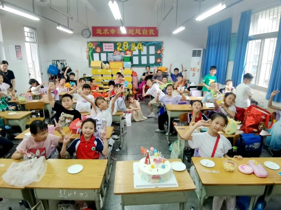 【幸福桂园】桂园小学六一儿童节:爱心义卖与美食嘉年华展现童心大爱 第25张 【幸福桂园】桂园小学六一儿童节:爱心义卖与美食嘉年华展现童心大爱 第25张