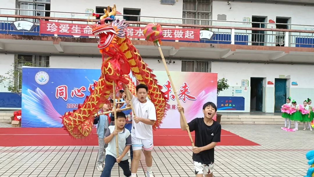 星光小学举行“ 同心守护 ·共育未来 ”家长开放日暨六一文艺汇演活动 第24张 星光小学举行“ 同心守护 ·共育未来 ”家长开放日暨六一文艺汇演活动 第24张