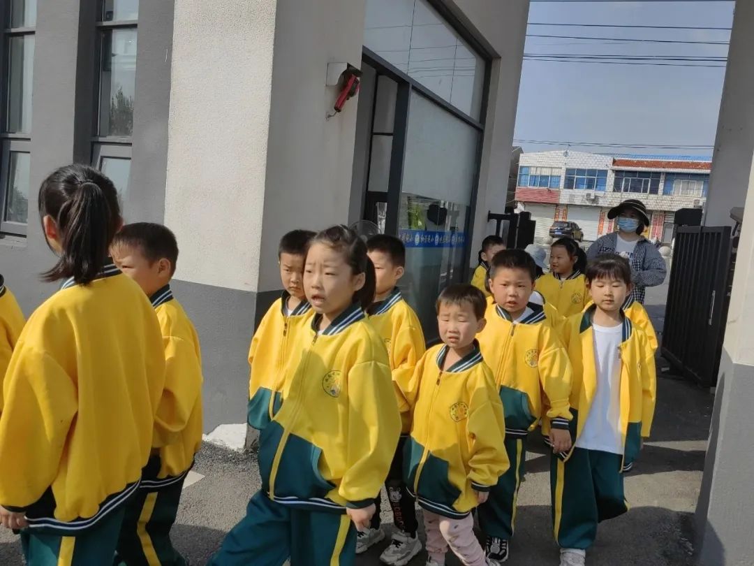 【学前教育宣传月】走进小学 快乐体验——阜宁县施庄中心幼儿园大班年级组走进小学实践活动 第11张 【学前教育宣传月】走进小学 快乐体验——阜宁县施庄中心幼儿园大班年级组走进小学实践活动 第11张