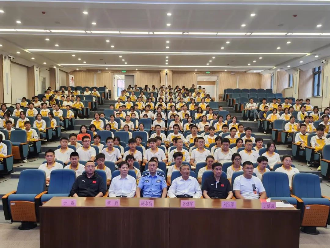 发挥“五老〞优势 助力中考学子——呼和浩特市公安局关工委开展专题讲座 第2张
