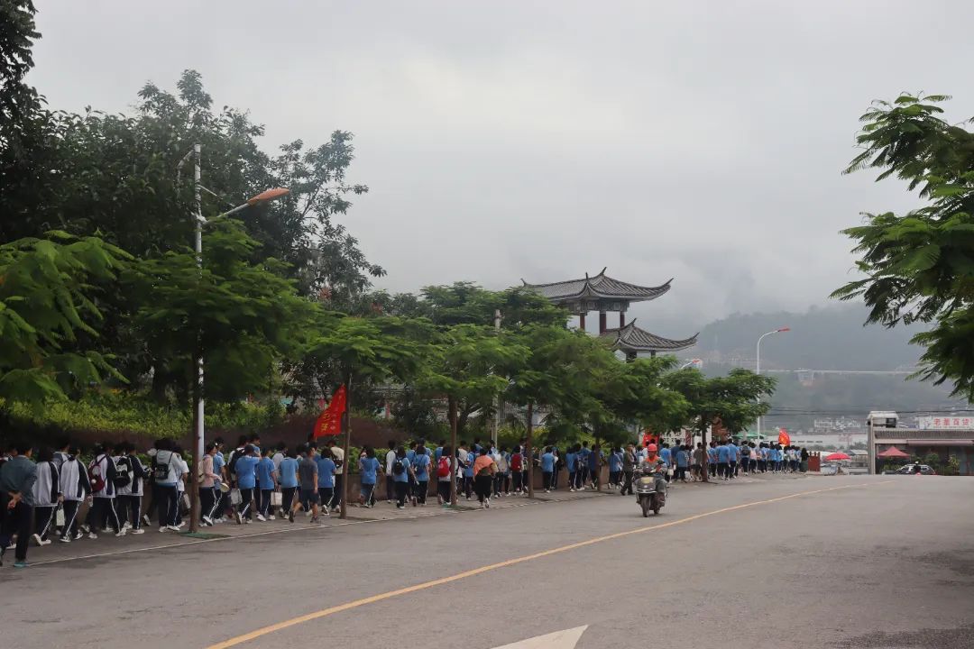 青春远足迎中考,行而不辍勇向前——银生中学九年级远足活动 第10张 青春远足迎中考,行而不辍勇向前——银生中学九年级远足活动 第10张