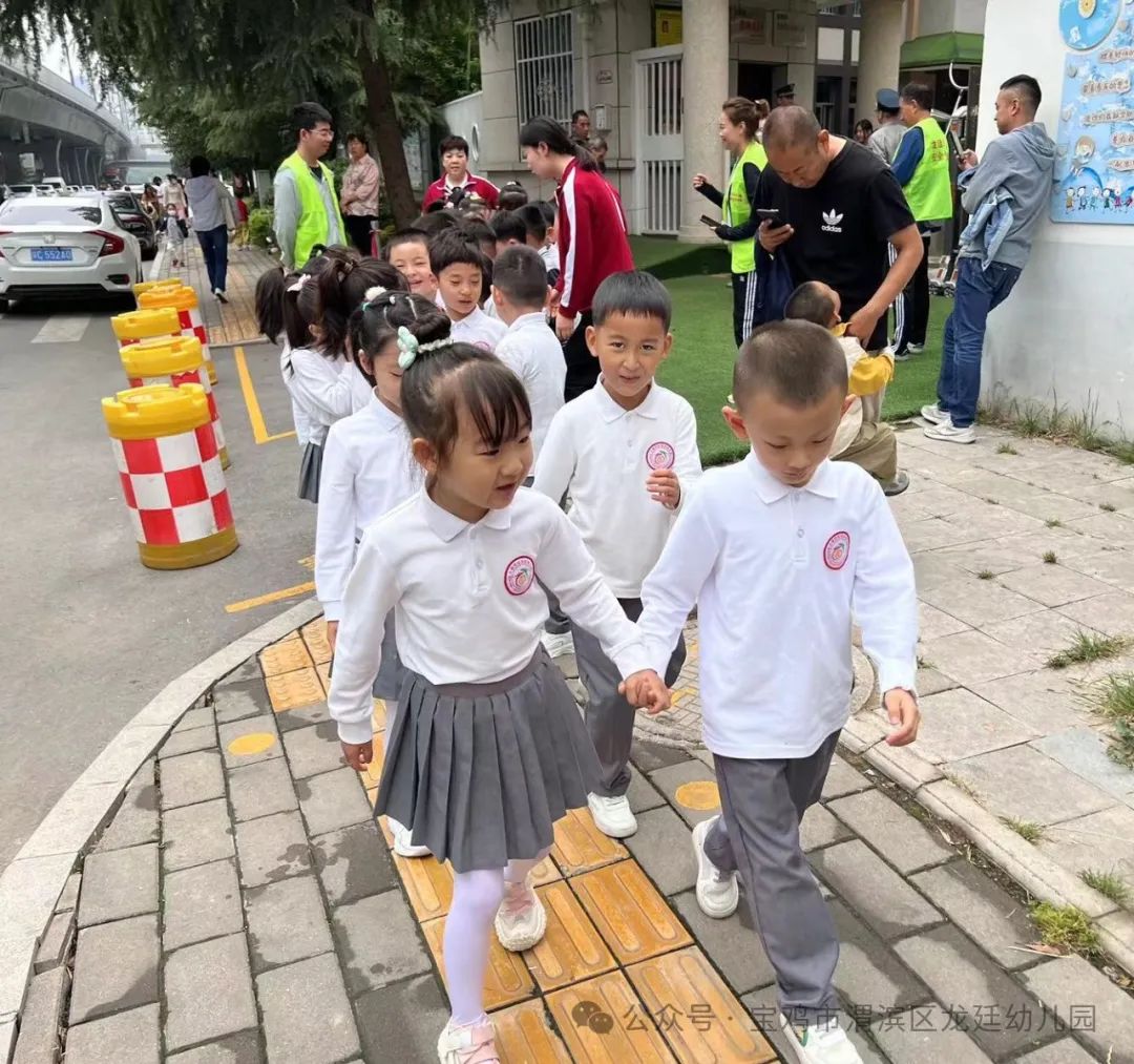 小学初体验 衔接助成长——宝鸡市渭滨区龙廷幼儿园参观小学活动 第3张 小学初体验 衔接助成长——宝鸡市渭滨区龙廷幼儿园参观小学活动 第3张