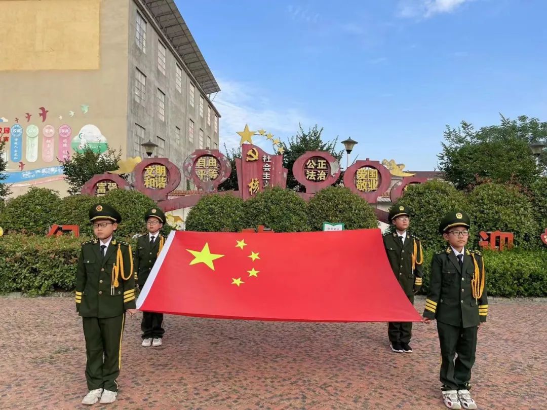 新世纪小学:周一升旗仪式 第4张