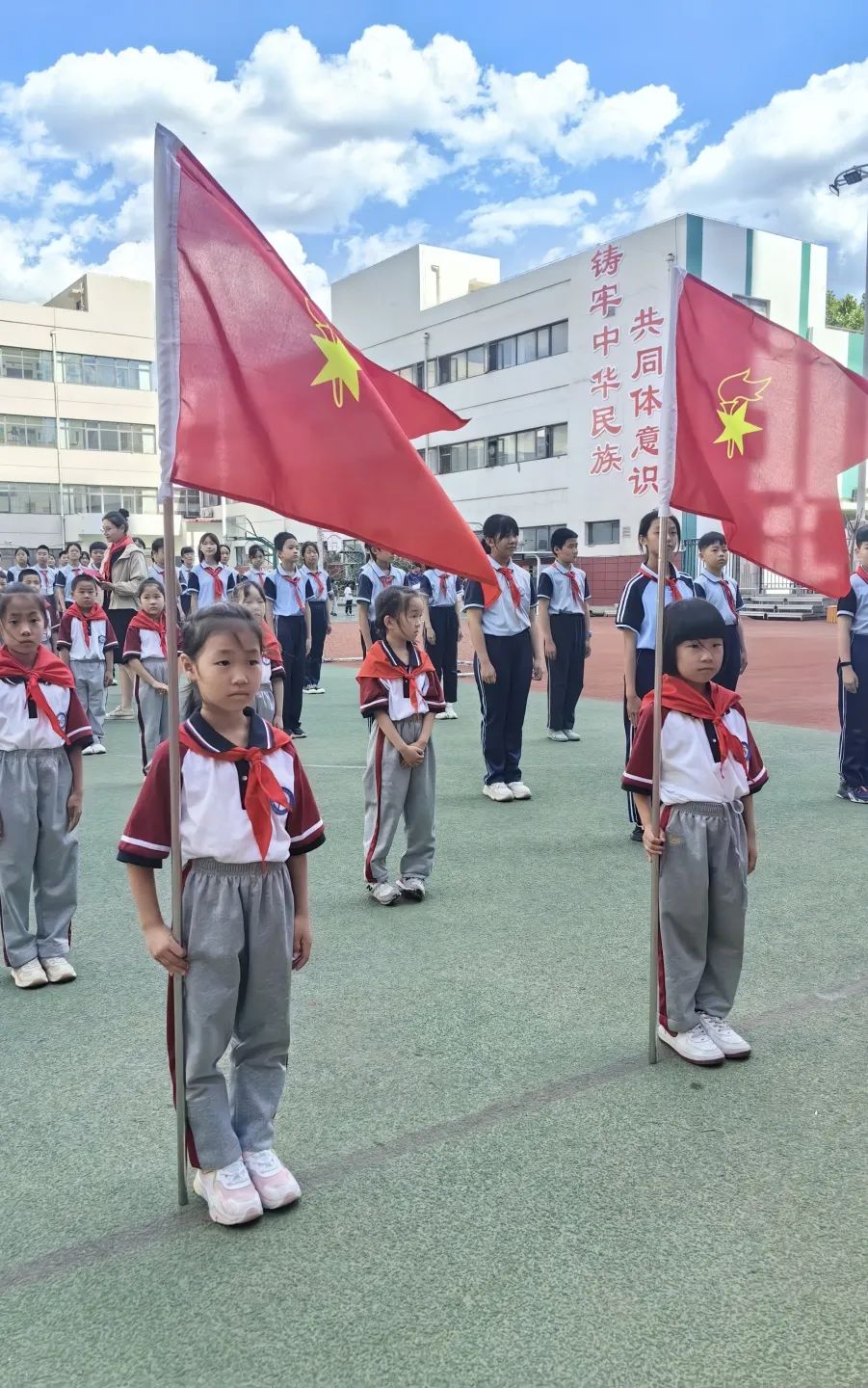 【万达小学·红领巾】冀疆少年手拉手 高举队旗跟党走————一年级新队员入队仪式 第55张 【万达小学·红领巾】冀疆少年手拉手 高举队旗跟党走————一年级新队员入队仪式 第55张