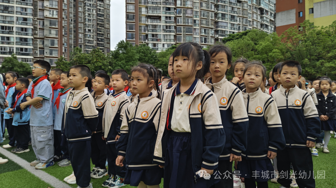 “走进小学 感悟成长”—丰城市剑光幼儿园大班组参观小学活动集锦 第12张