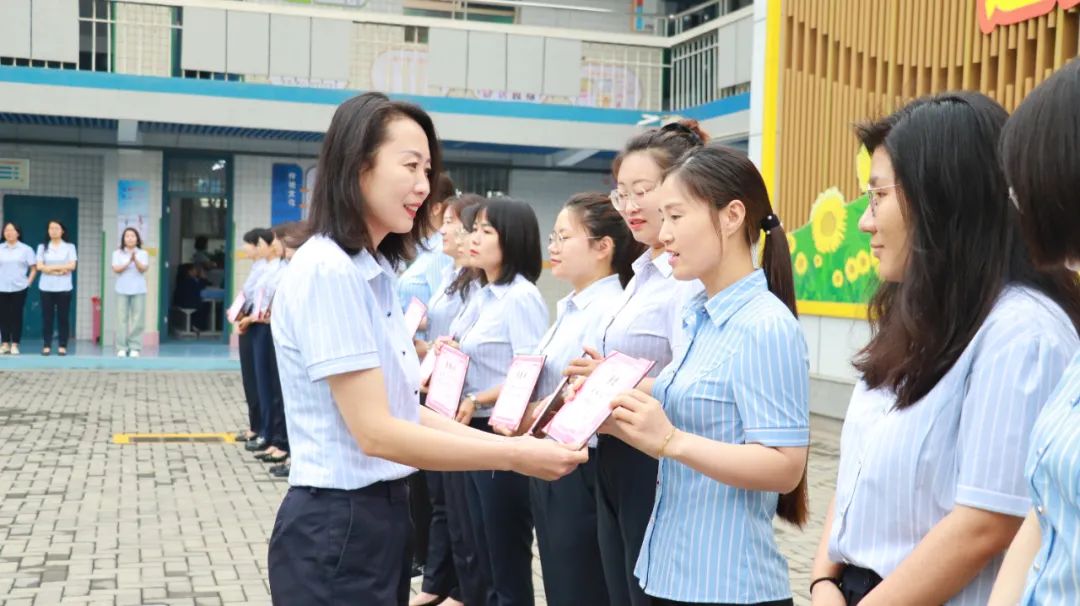 【喜报】咸阳彩虹小学周一晨会颁奖 第38张