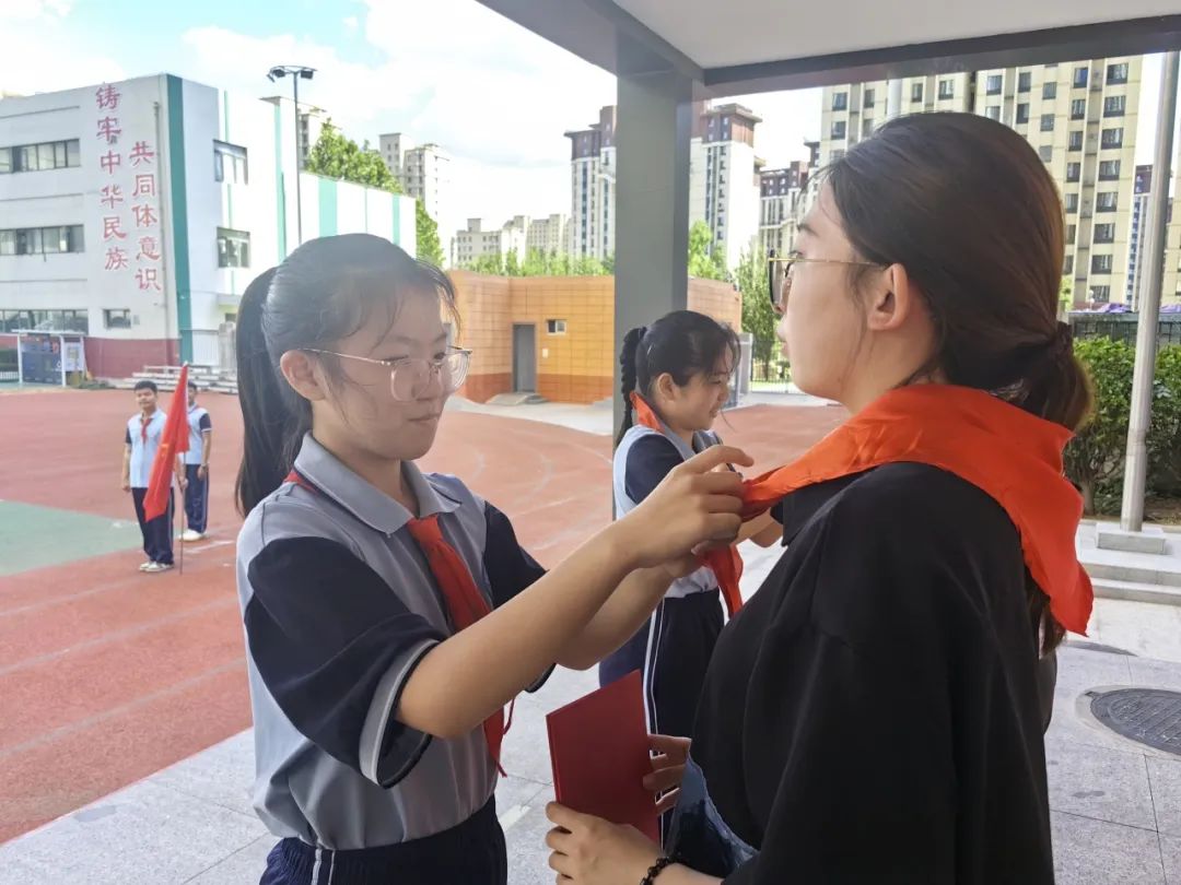 【万达小学·红领巾】冀疆少年手拉手 高举队旗跟党走————一年级新队员入队仪式 第51张 【万达小学·红领巾】冀疆少年手拉手 高举队旗跟党走————一年级新队员入队仪式 第51张