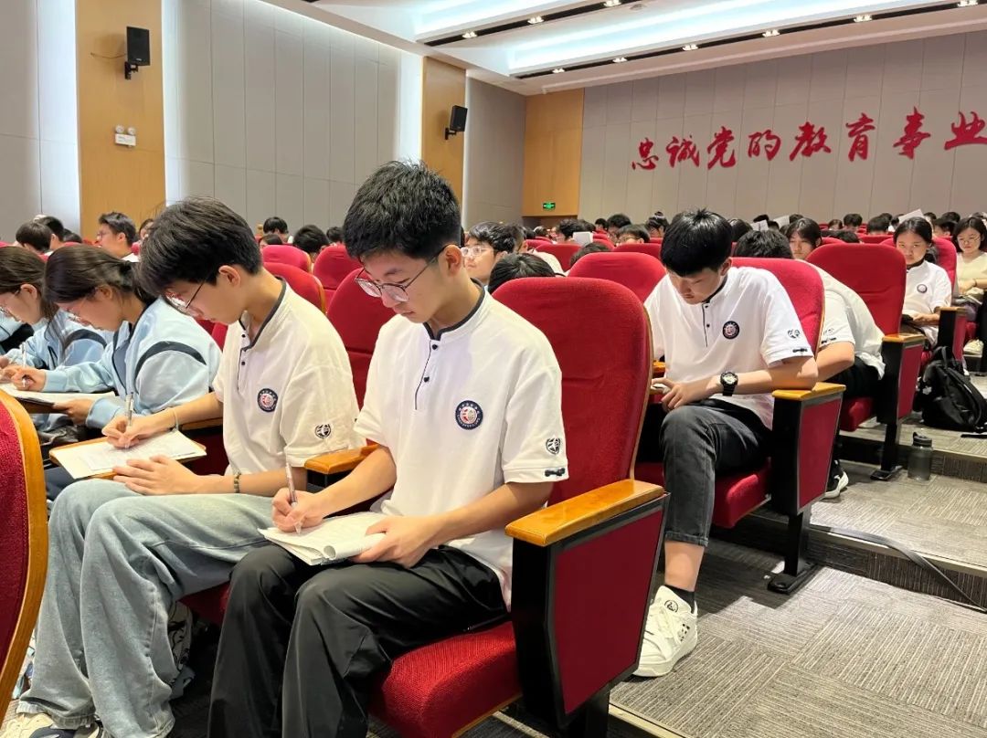为梦添翼,“赢”接中考——陈中实验学校举办中考物理备考专家讲座 第4张 为梦添翼,“赢”接中考——陈中实验学校举办中考物理备考专家讲座 第4张