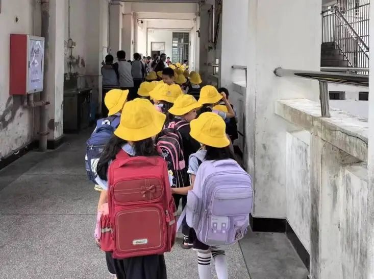 【幼小衔接】“趣”见小学,“幼”见美好——漳浦县六鳌第二中心幼儿园大班参观小学活动 第65张