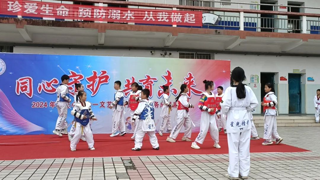 星光小学举行“ 同心守护 ·共育未来 ”家长开放日暨六一文艺汇演活动 第33张 星光小学举行“ 同心守护 ·共育未来 ”家长开放日暨六一文艺汇演活动 第33张