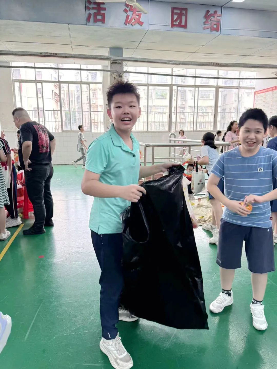 【幸福桂园】桂园小学六一儿童节:爱心义卖与美食嘉年华展现童心大爱 第19张 【幸福桂园】桂园小学六一儿童节:爱心义卖与美食嘉年华展现童心大爱 第19张