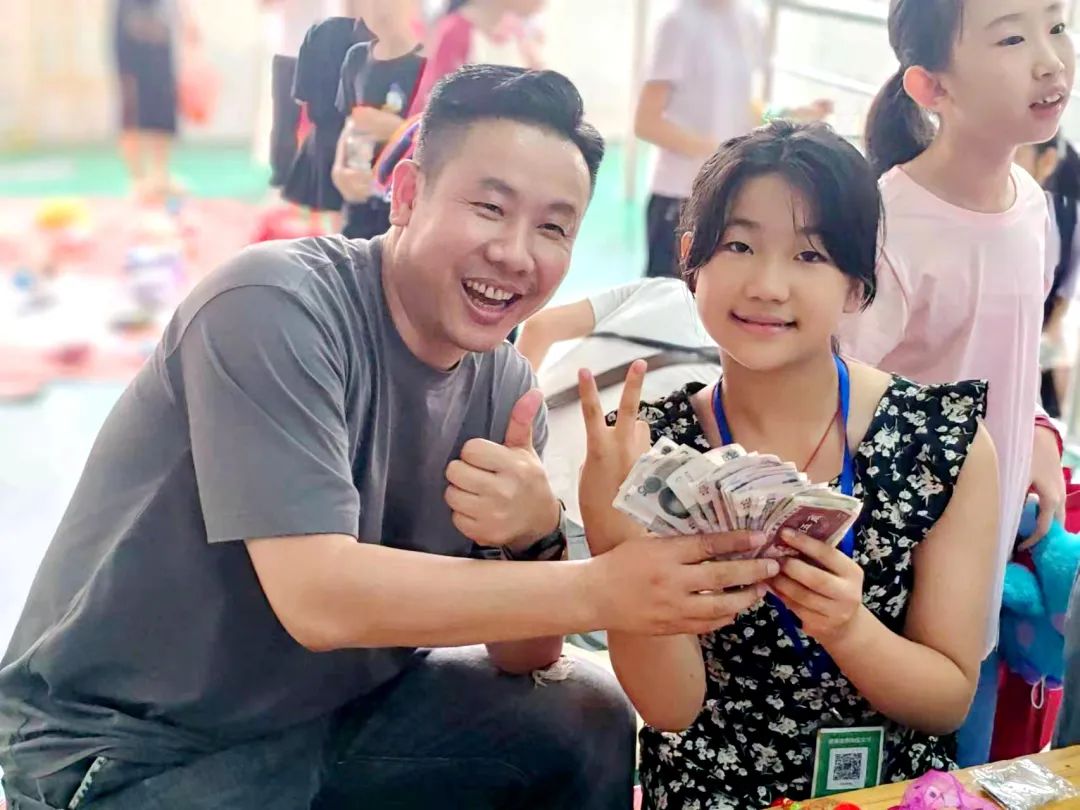 【幸福桂园】桂园小学六一儿童节:爱心义卖与美食嘉年华展现童心大爱 第21张 【幸福桂园】桂园小学六一儿童节:爱心义卖与美食嘉年华展现童心大爱 第21张