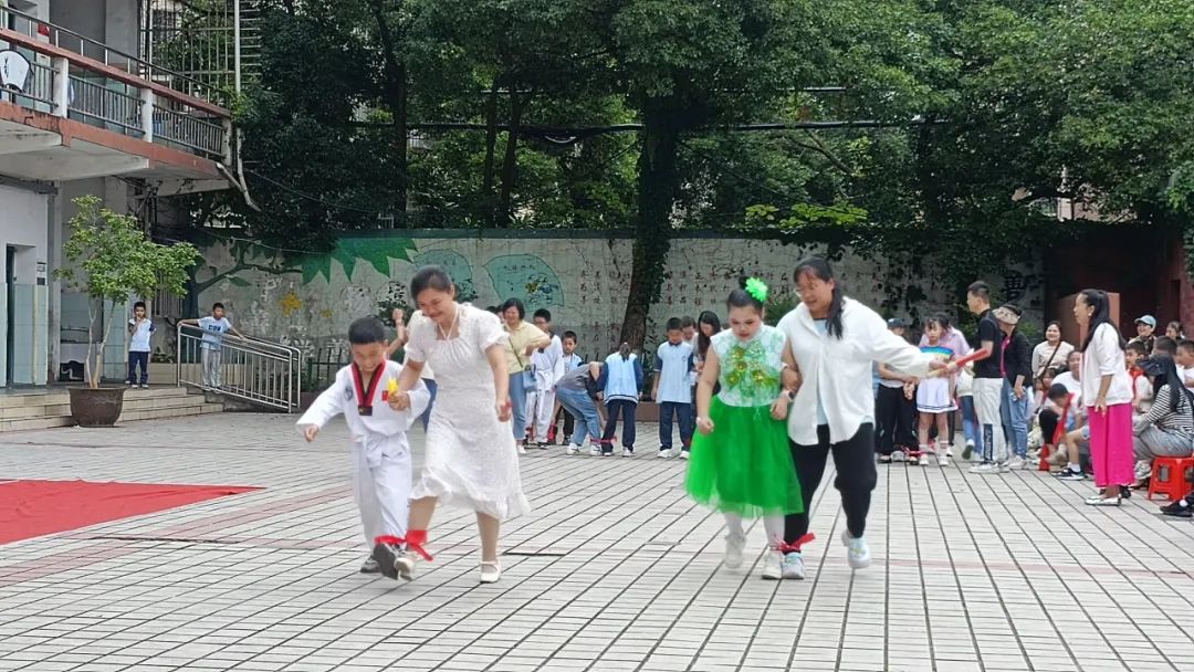 星光小学举行“ 同心守护 ·共育未来 ”家长开放日暨六一文艺汇演活动 第53张 星光小学举行“ 同心守护 ·共育未来 ”家长开放日暨六一文艺汇演活动 第53张