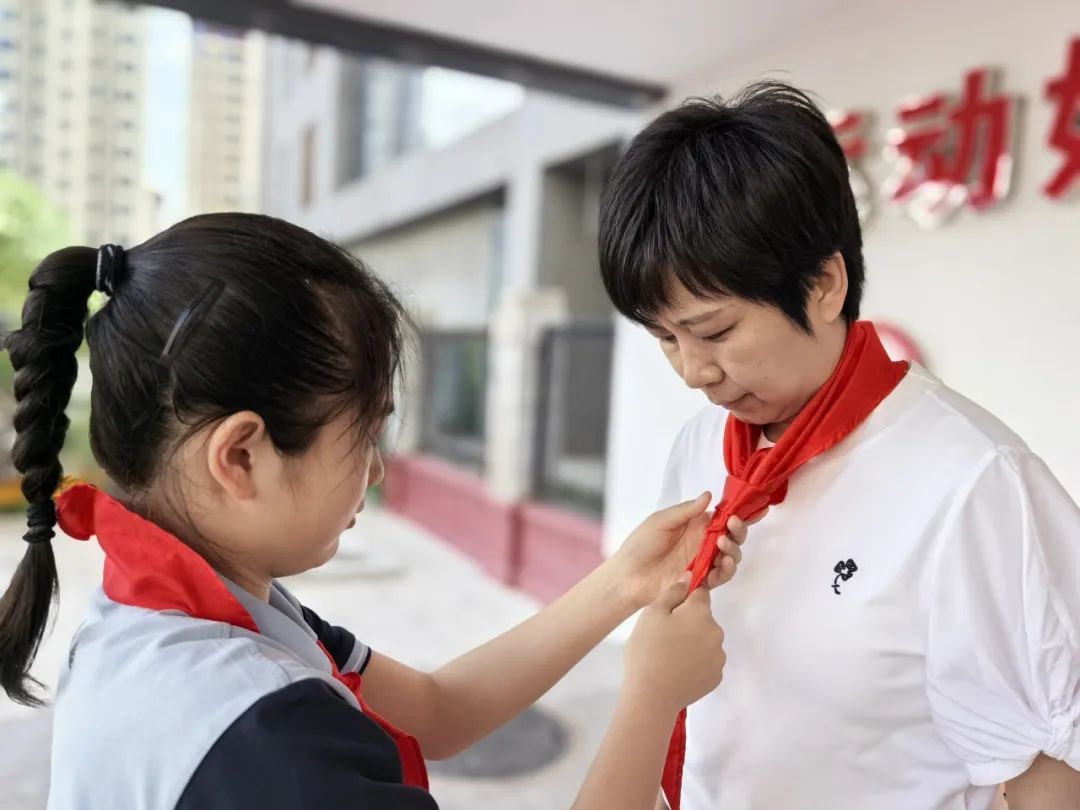 【万达小学·红领巾】冀疆少年手拉手 高举队旗跟党走————一年级新队员入队仪式 第50张 【万达小学·红领巾】冀疆少年手拉手 高举队旗跟党走————一年级新队员入队仪式 第50张