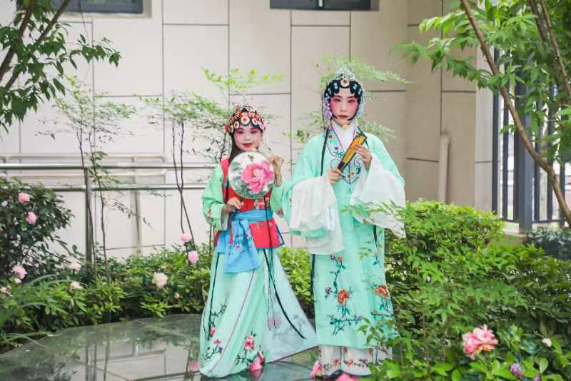 【喜讯】高新区艾溪湖第一小学赣剧《牡丹亭》参加南昌市庆祝第74个“六一”国际儿童节文艺汇演 第10张 【喜讯】高新区艾溪湖第一小学赣剧《牡丹亭》参加南昌市庆祝第74个“六一”国际儿童节文艺汇演 第10张