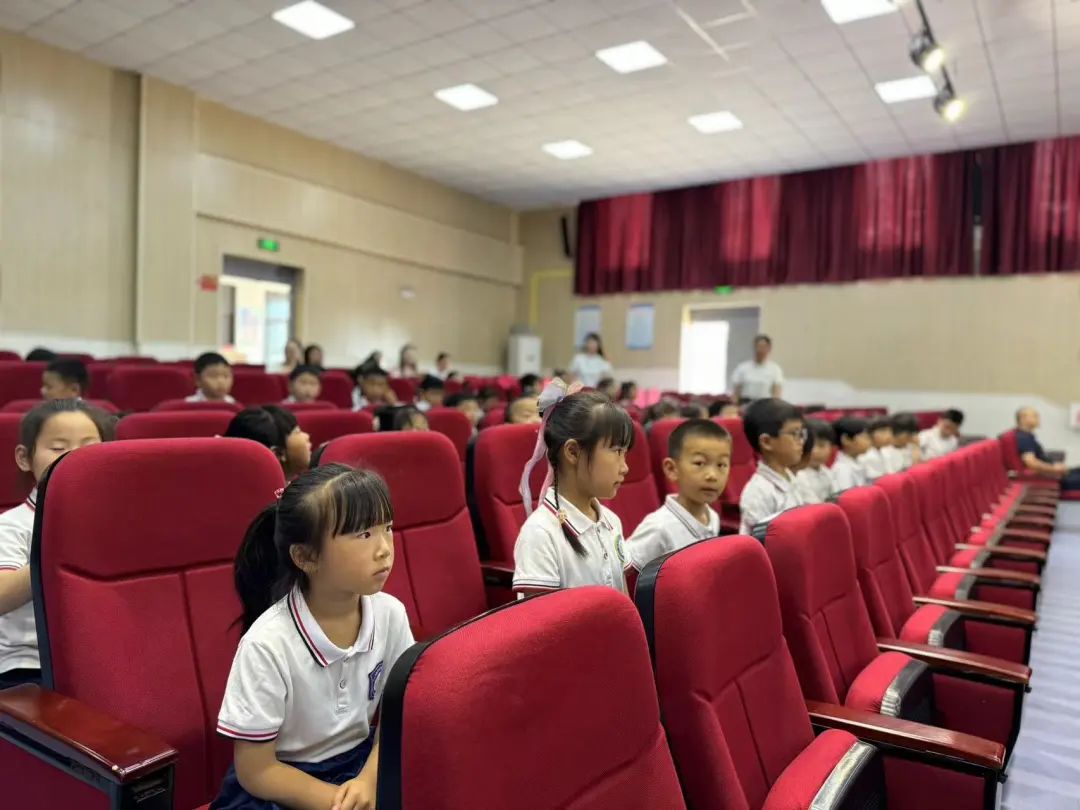 【幼小衔接】走进小学,体验成长——无为市南惠幼儿园教育集团本部大班组参观小学活动 第98张 【幼小衔接】走进小学,体验成长——无为市南惠幼儿园教育集团本部大班组参观小学活动 第98张