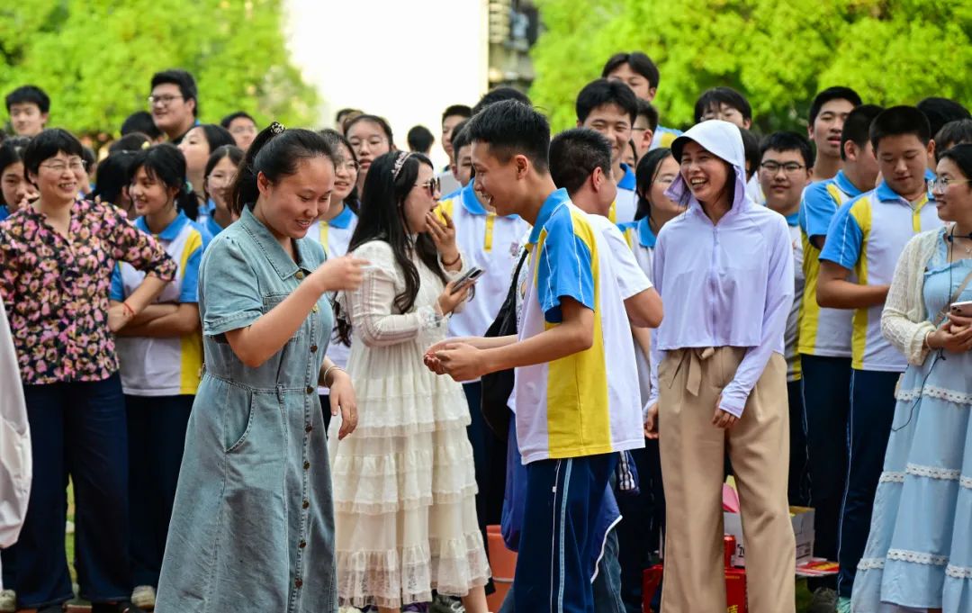 【清廉学校】减压赋能 乐赢中考——怀化市第二中举行中考考前减压活动 第23张