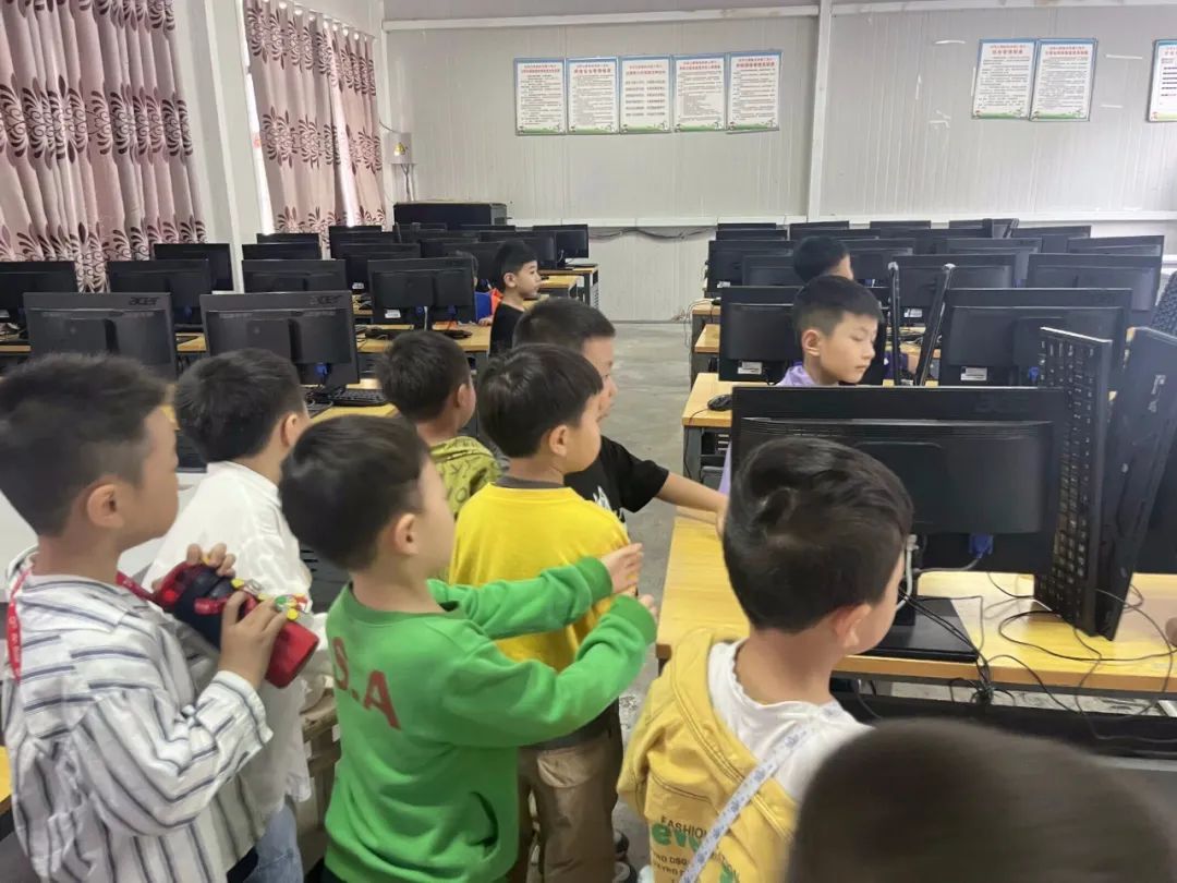 【学前教育宣传月活动】探秘小学 快乐衔接—沿河县第四幼儿园大班幼儿走进小学 第14张