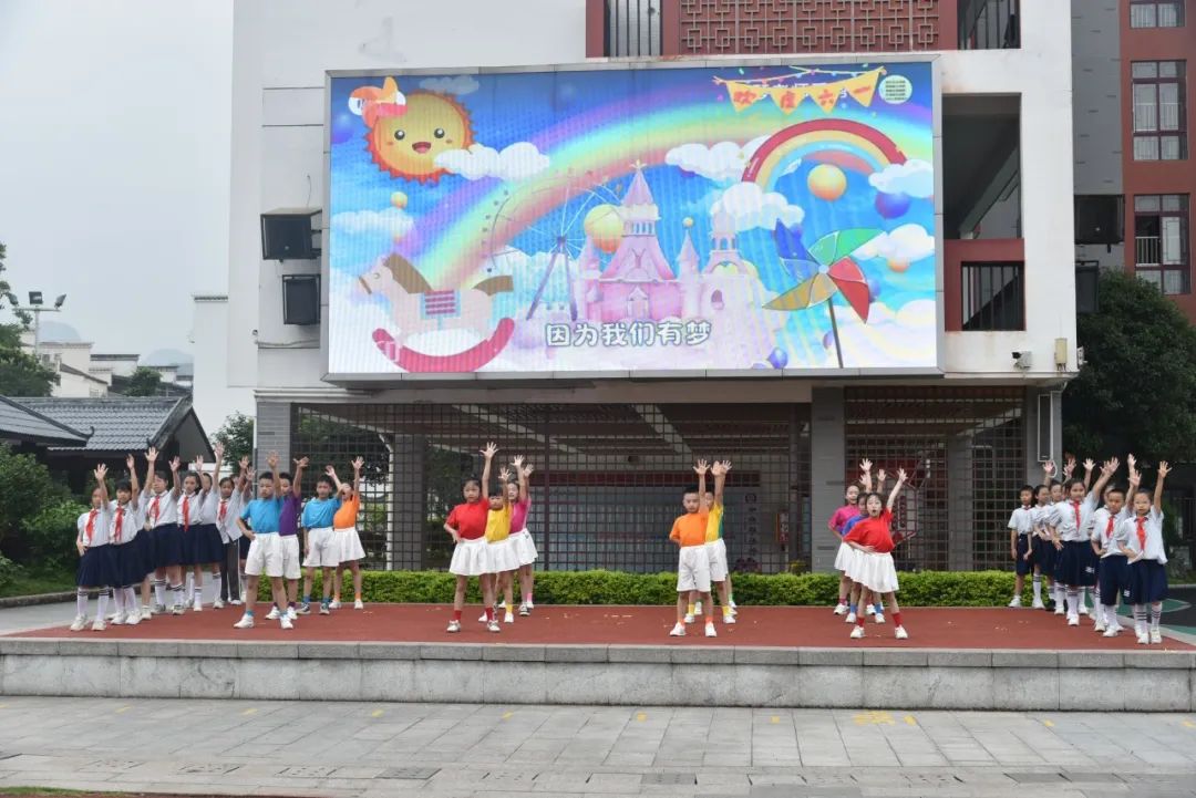 桂林市中隐小学“红领巾爱祖国 共筑中国梦”六一文艺汇演圆满落幕 第13张 桂林市中隐小学“红领巾爱祖国 共筑中国梦”六一文艺汇演圆满落幕 第13张
