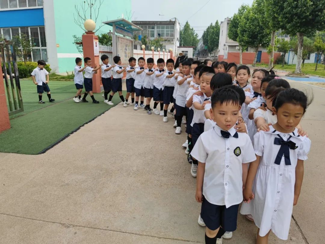 初探小学,礼遇成长---临沭县青云镇中心幼儿园幼小衔接参观小学活动 第28张