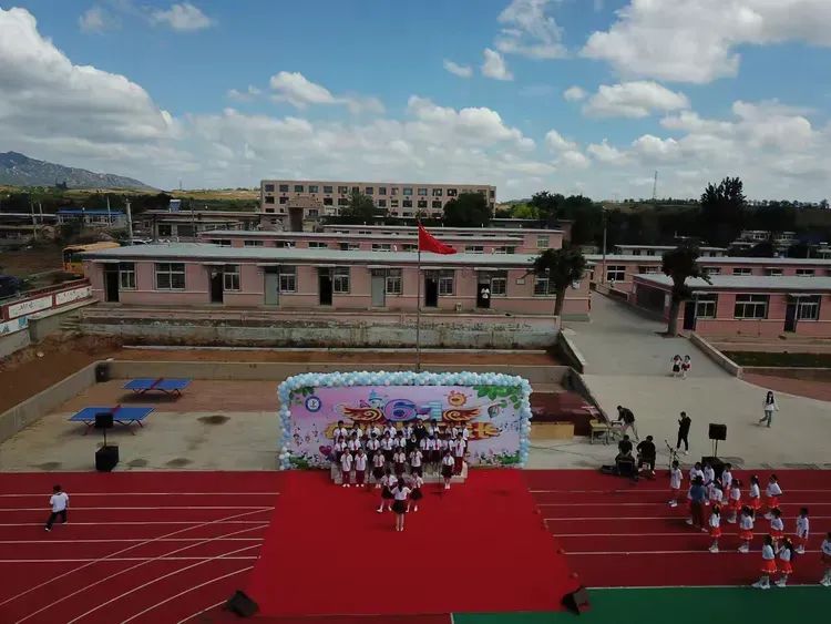 欢庆六一、童心未泯——老官卜小学举行“在阳光下成长”庆六一文艺汇演活动 第22张 欢庆六一、童心未泯——老官卜小学举行“在阳光下成长”庆六一文艺汇演活动 第22张