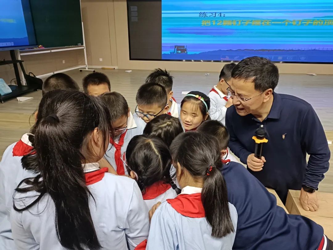 思维创新,助力成长——重庆铁路小学2024年“五老”进校园科技宣讲 第18张 思维创新,助力成长——重庆铁路小学2024年“五老”进校园科技宣讲 第18张