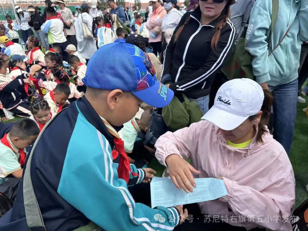 【民族政策宣传月】苏尼特右旗第五小学开展“中华民族一家亲 同心共筑中国梦”民族政策宣传月主题活动 第8张