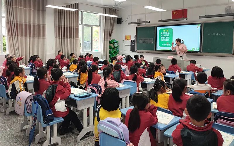 【学前教育宣传月】走呀,“趣”小学——茗溪中心幼儿园大班幼儿走进小学活动 第19张 【学前教育宣传月】走呀,“趣”小学——茗溪中心幼儿园大班幼儿走进小学活动 第19张