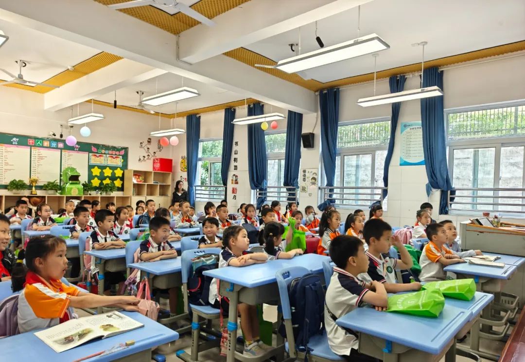 【艾幼动态】走进小学,玉艾携手,筑梦成长--科技城新区艾乐幼儿园参观小学记 第25张 【艾幼动态】走进小学,玉艾携手,筑梦成长--科技城新区艾乐幼儿园参观小学记 第25张