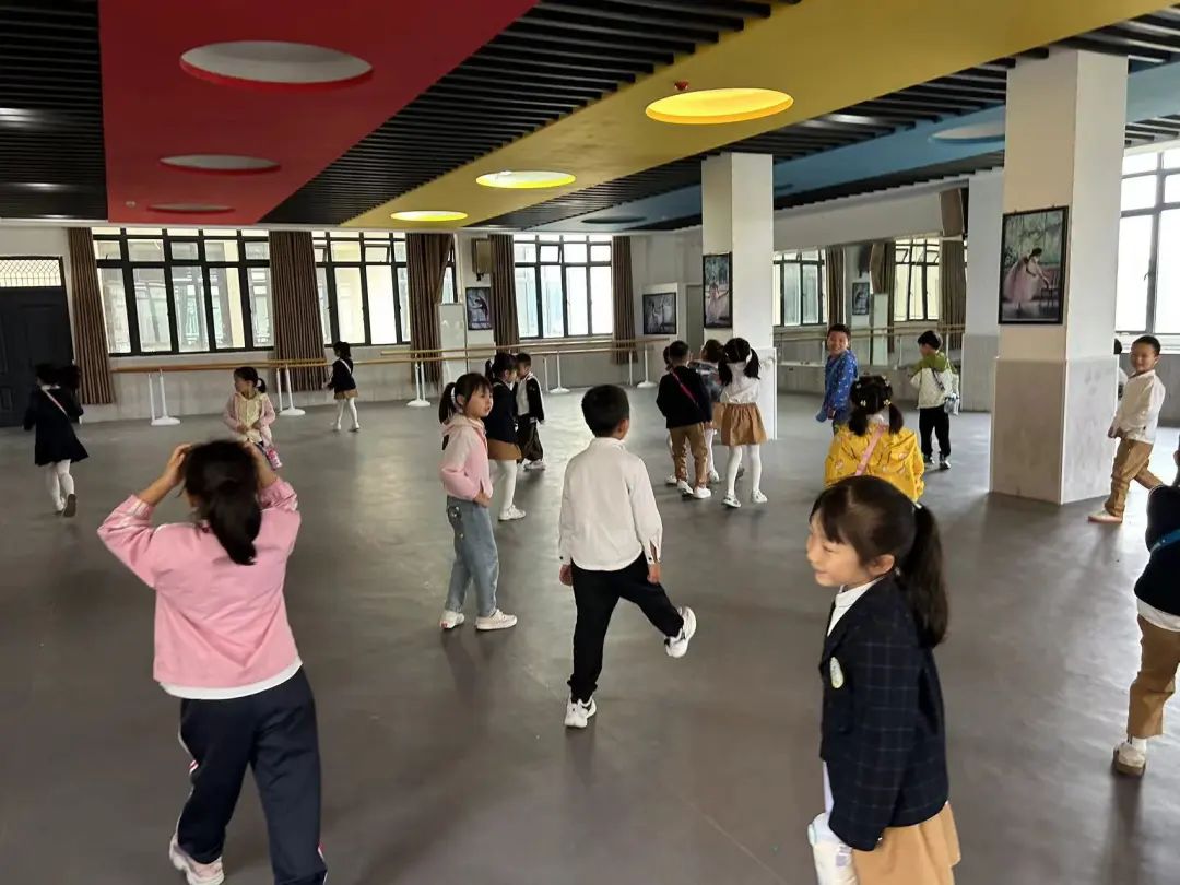 【党建+课程】初探小学,拥抱成长——上饶市信州区东都花园幼儿园参观小学活动 第49张 【党建+课程】初探小学,拥抱成长——上饶市信州区东都花园幼儿园参观小学活动 第49张