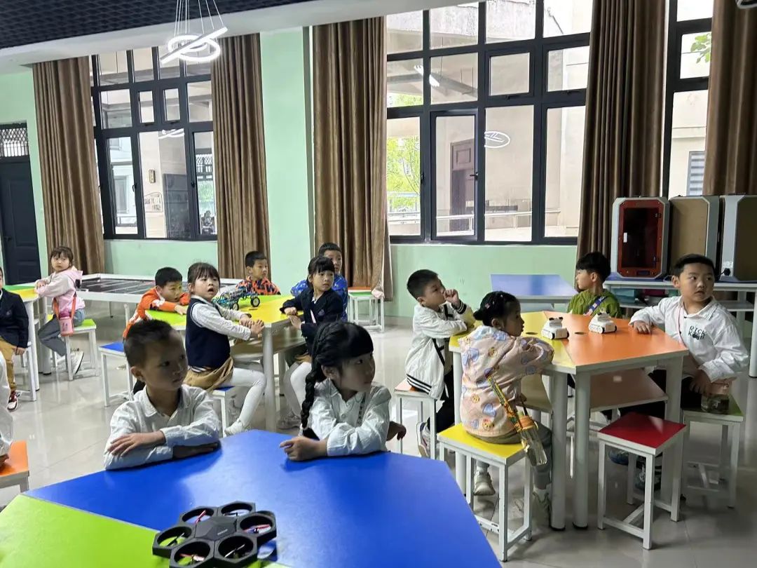 【党建+课程】初探小学,拥抱成长——上饶市信州区东都花园幼儿园参观小学活动 第43张 【党建+课程】初探小学,拥抱成长——上饶市信州区东都花园幼儿园参观小学活动 第43张