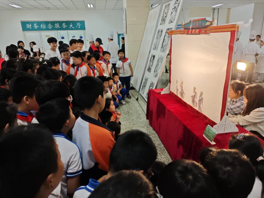 滨河小学走进新乡职业技术学院开展技能文化节现场体验观摩活动 第5张 滨河小学走进新乡职业技术学院开展技能文化节现场体验观摩活动 第5张