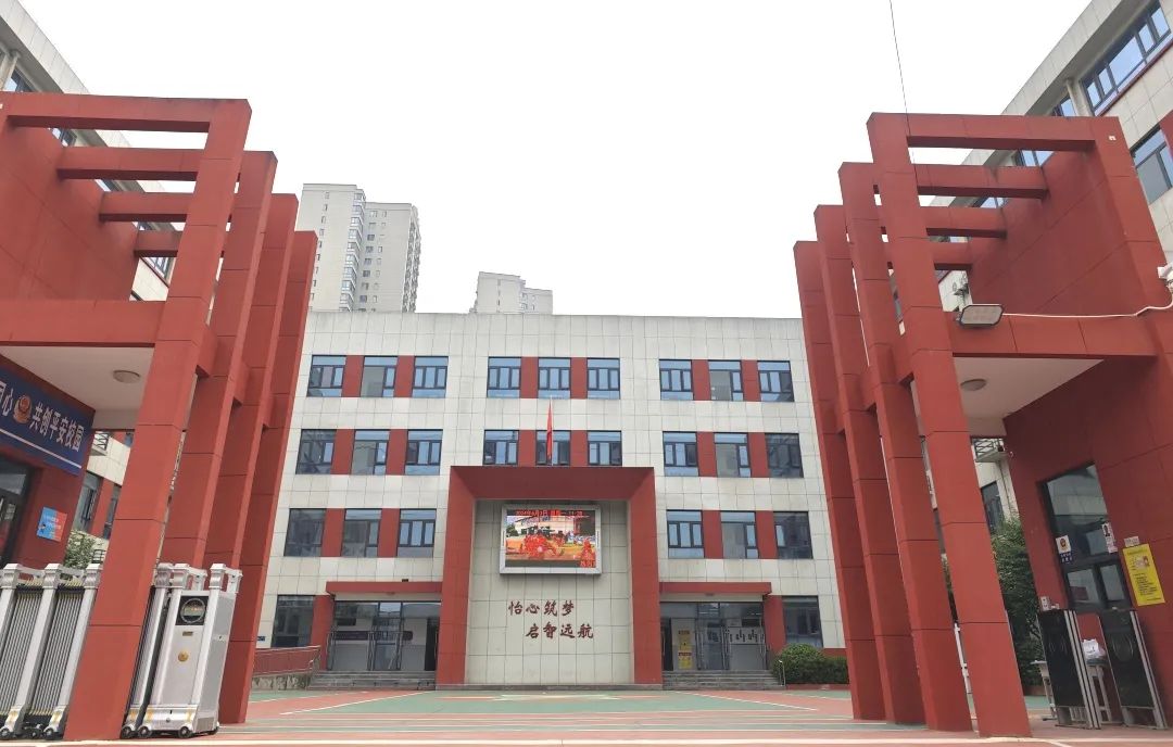 【滴宝园·幼小衔接】小学初体验 幼小零衔接 ——咸阳市秦都区育英名桥幼儿园大班幼小衔接活动 第1张 【滴宝园·幼小衔接】小学初体验 幼小零衔接 ——咸阳市秦都区育英名桥幼儿园大班幼小衔接活动 第1张