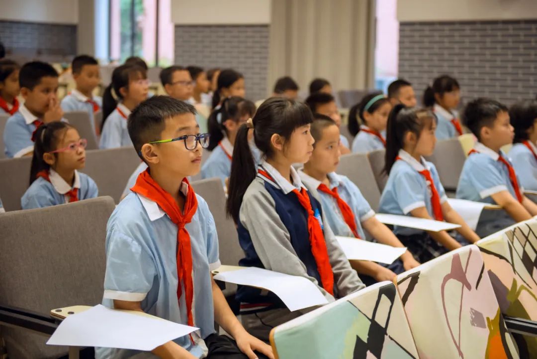 思维创新,助力成长——重庆铁路小学2024年“五老”进校园科技宣讲 第25张 思维创新,助力成长——重庆铁路小学2024年“五老”进校园科技宣讲 第25张
