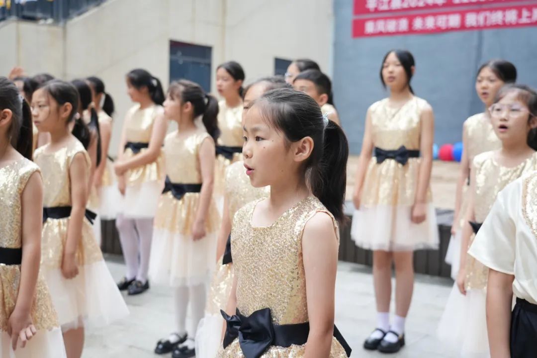 微笑迎考,逐梦未来——颐华学校举行中高考减压祝福活动 第3张