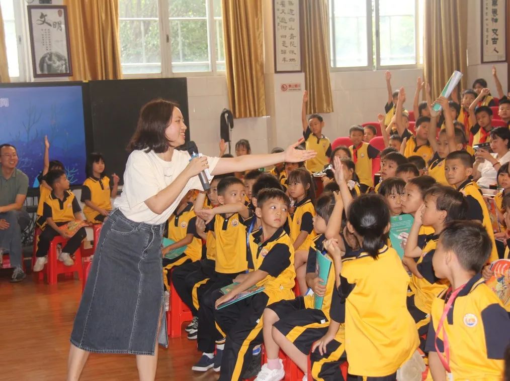 “体验科技魅力,放飞科学梦想”——新城小学科技成果展暨六一亲子游园活动盛大举行 第58张 “体验科技魅力,放飞科学梦想”——新城小学科技成果展暨六一亲子游园活动盛大举行 第58张