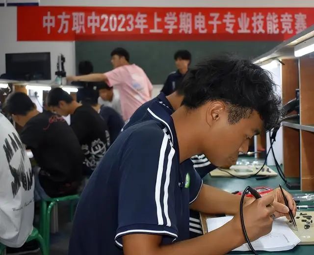 中考也能复读了?多地中考非应届生需减分再录取,厦门降40分投档 第6张 中考也能复读了?多地中考非应届生需减分再录取,厦门降40分投档 第6张