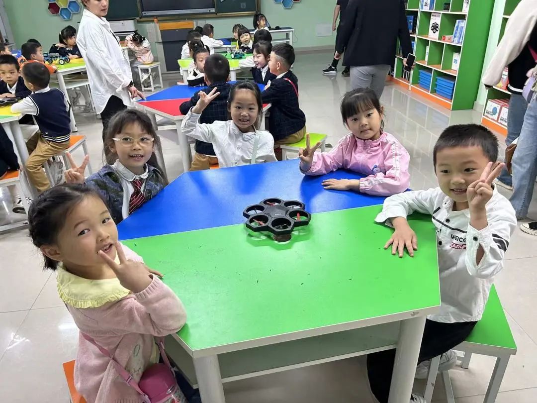【党建+课程】初探小学,拥抱成长——上饶市信州区东都花园幼儿园参观小学活动 第45张 【党建+课程】初探小学,拥抱成长——上饶市信州区东都花园幼儿园参观小学活动 第45张