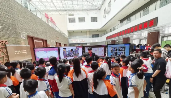 滨河小学走进新乡职业技术学院开展技能文化节现场体验观摩活动 第1张 滨河小学走进新乡职业技术学院开展技能文化节现场体验观摩活动 第1张