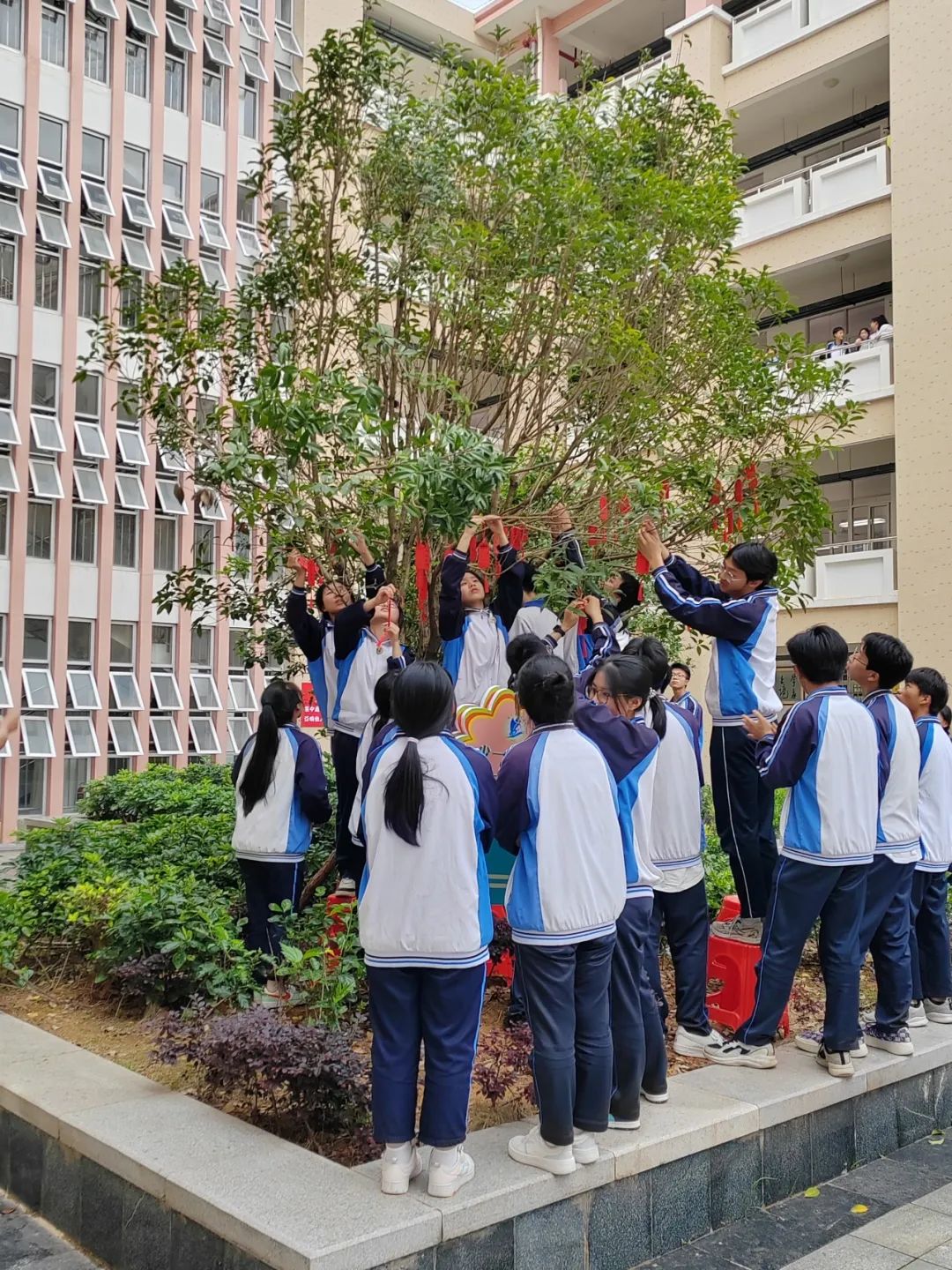 【团辅活动】许愿高考,加油未来——德化第二中学开展高考许愿暨心理减压活动 第23张 【团辅活动】许愿高考,加油未来——德化第二中学开展高考许愿暨心理减压活动 第23张