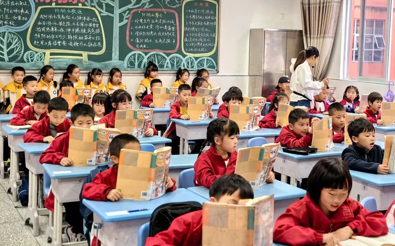 【学前教育宣传月】走呀,“趣”小学——茗溪中心幼儿园大班幼儿走进小学活动 第18张 【学前教育宣传月】走呀,“趣”小学——茗溪中心幼儿园大班幼儿走进小学活动 第18张