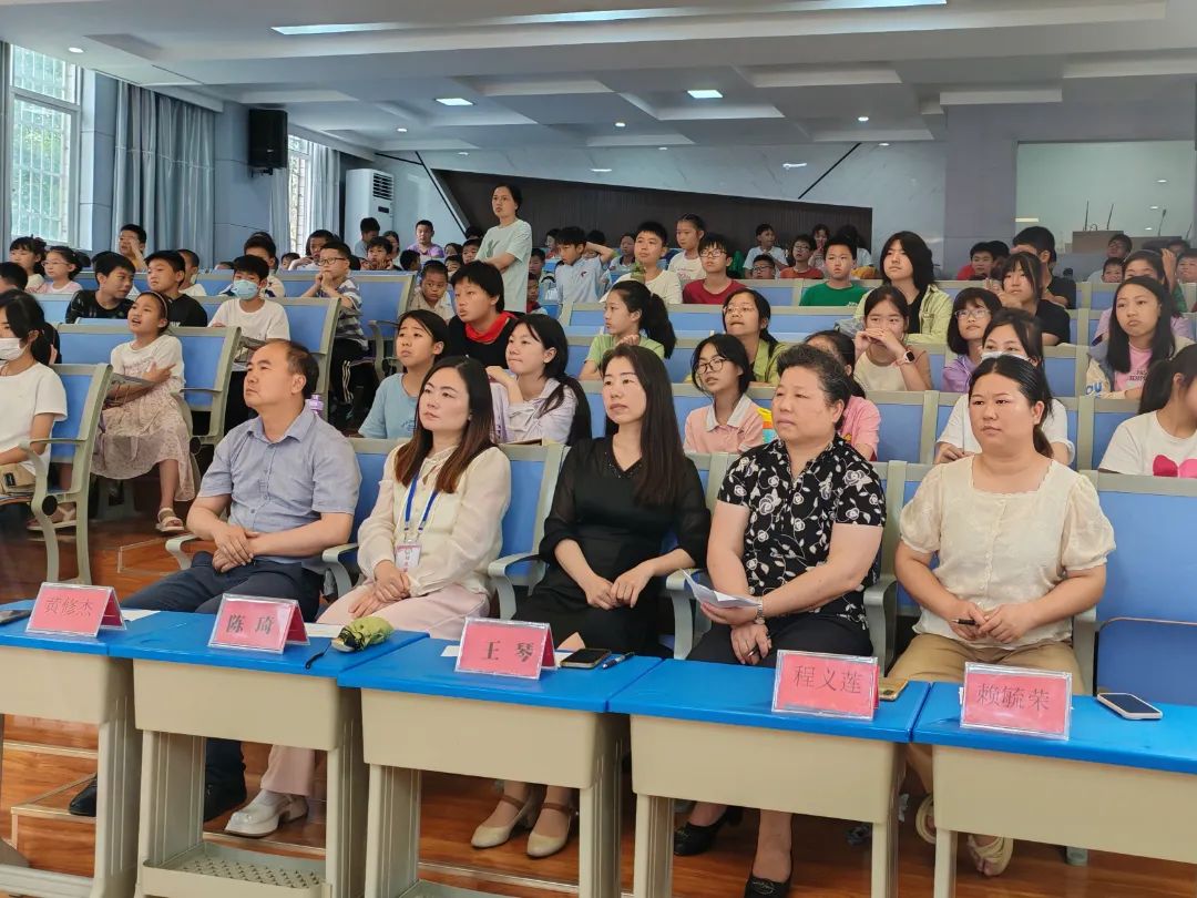 【武东小学】"与书为伴,泽润心灵!武东小学读书月活动之推荐一本好书" 第5张 【武东小学】"与书为伴,泽润心灵!武东小学读书月活动之推荐一本好书" 第5张