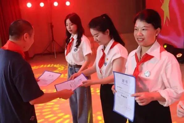 眼有星辰 心有童真 | 滨海实验小学2023级8班六一活动 第28张 眼有星辰 心有童真 | 滨海实验小学2023级8班六一活动 第28张
